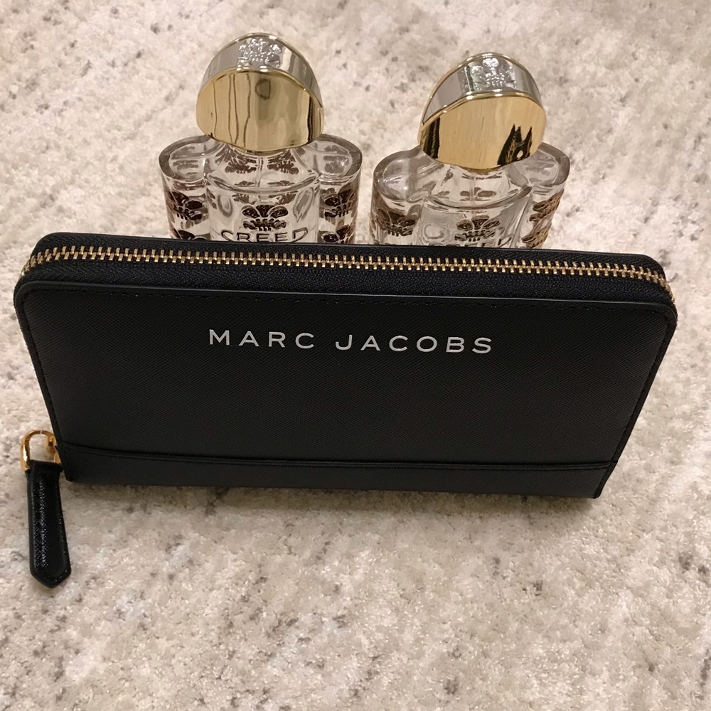 MARC JACOBS wallet.
